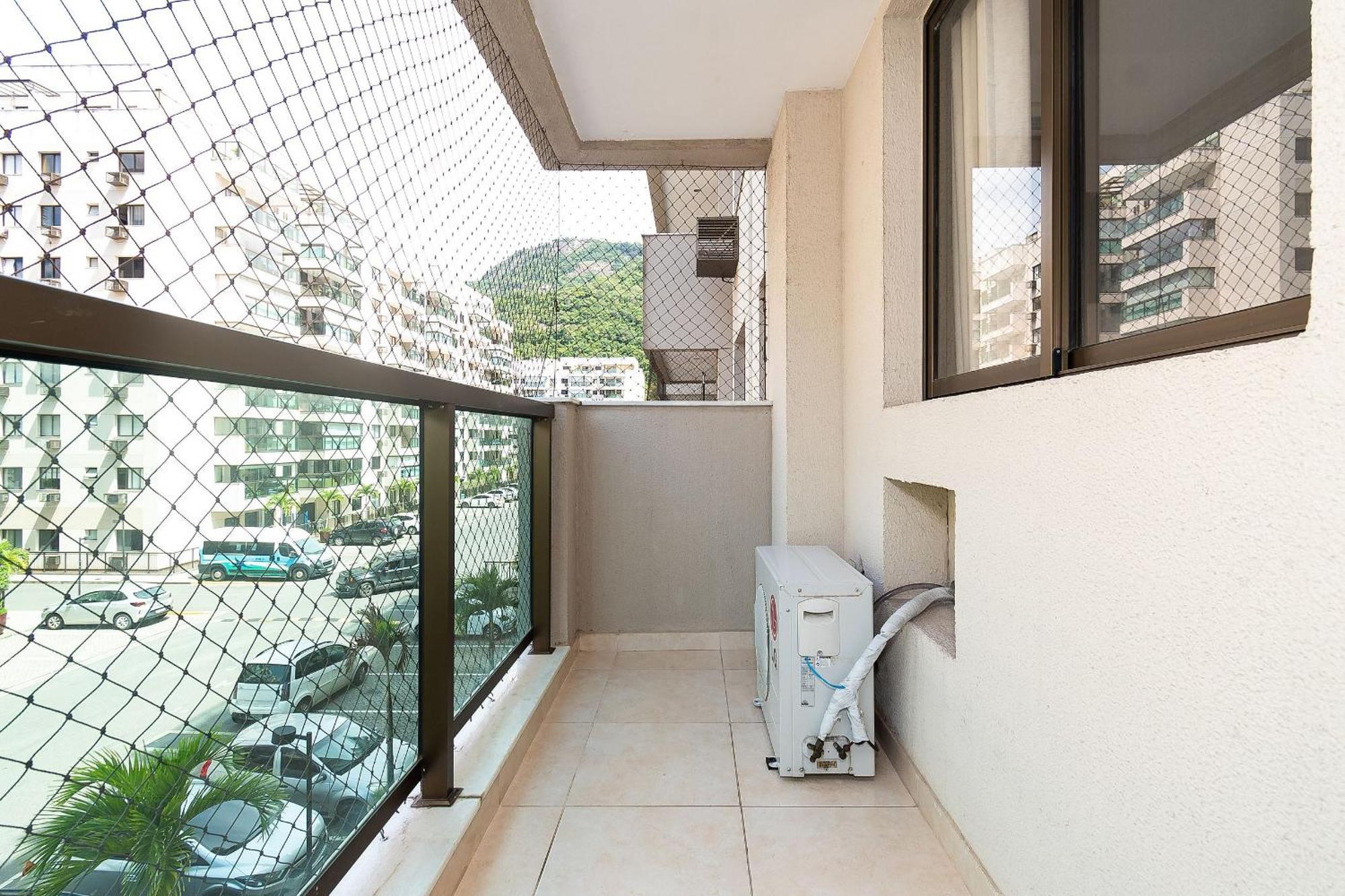 Apartamento 2 Qto E Varanda Em Completo